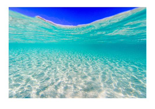 The shallow turquoise waters and white sandy ocean floor near a tropical island. Heron Island, Great Barrier Reef, Queensland, Australia.